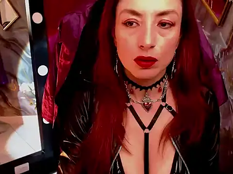 Snapshot of Queenscarlettsecret chatting on May 27, 2026, 1:51 pm Queenscarlettsecret online show from May 27, 2026, 1:51 pm