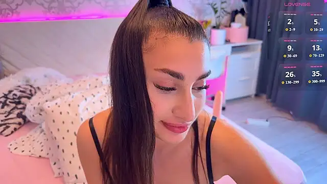 Snapshot of MyNaomi chatting on July 17, 2026, 8:50 pm MyNaomi online show from July 17, 2026, 8:50 pm