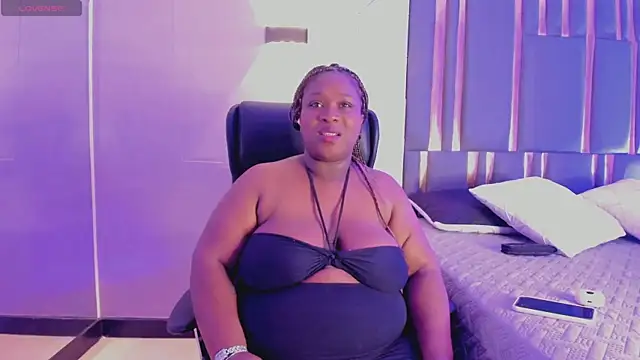 TreisyVixen online show from June 17, 2026, 4:39 pm