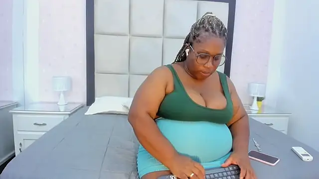 TreisyVixen online show from July 4, 2026, 3:46 am