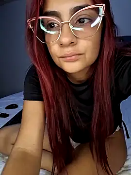 Snapshot of LittleAli0311 chatting on May 6, 2026, 3:21 am LittleAli0311 online show from May 6, 2026, 3:21 am