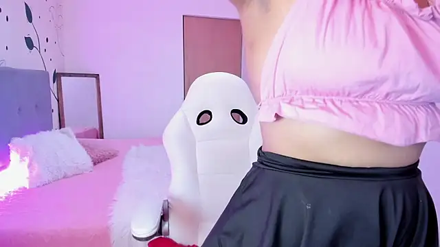 Emma corteez online show from April 15, 2026, 7:29 pm