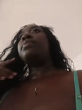 Snapshot of KaleaEbony chatting on April 29, 2026, 3:32 am KaleaEbony online show from April 29, 2026, 3:32 am