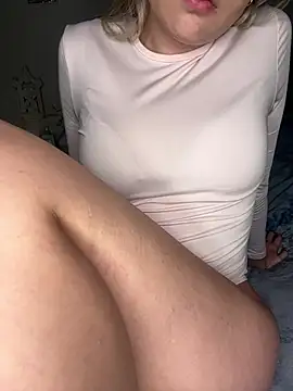 Snapshot of camisexxxmuak chatting on April 15, 2026, 4:51 am camisexxxmuak online show from April 15, 2026, 4:51 am