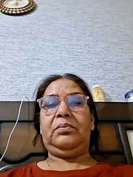 Shalini3456 online show from April 28, 2026, 6:12 pm