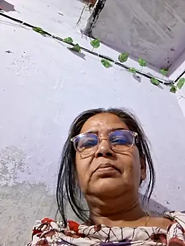 Shalini3456 online show from April 29, 2026, 8:29 am