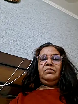 Shalini3456 online show from April 27, 2026, 7:06 am