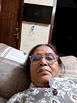 Shalini3456 online show from April 20, 2026, 8:17 am