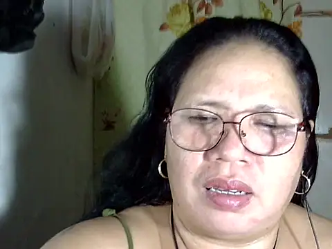 Snapshot of HottyCurlyPeanut chatting on May 10, 2026, 5:11 am HottyCurlyPeanut online show from May 10, 2026, 5:11 am