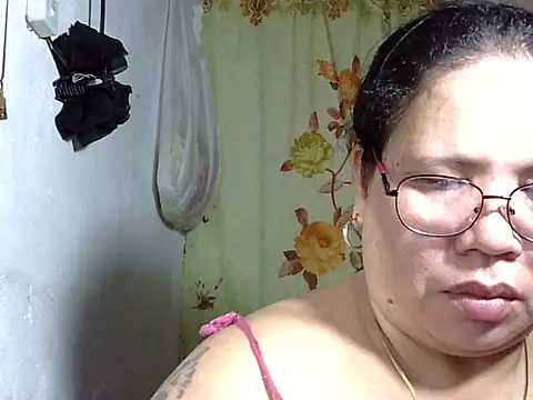 Snapshot of HottyCurlyPeanut chatting on May 23, 2026, 7:51 am HottyCurlyPeanut online show from May 23, 2026, 7:51 am