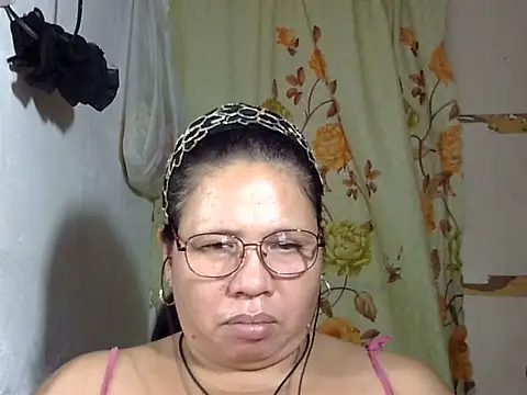 Snapshot of HottyCurlyPeanut chatting on June 6, 2026, 6:51 am HottyCurlyPeanut online show from June 6, 2026, 6:51 am