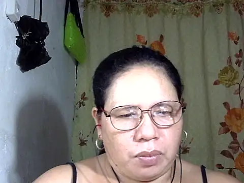 Snapshot of HottyCurlyPeanut chatting on June 21, 2026, 2:39 am HottyCurlyPeanut online show from June 21, 2026, 2:39 am