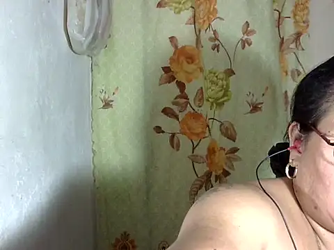 Snapshot of HottyCurlyPeanut chatting on May 8, 2026, 7:45 am HottyCurlyPeanut online show from May 8, 2026, 7:45 am
