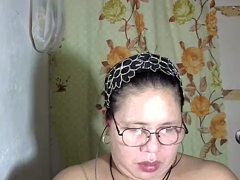 Snapshot of HottyCurlyPeanut chatting on May 15, 2026, 2:48 pm HottyCurlyPeanut online show from May 15, 2026, 2:48 pm