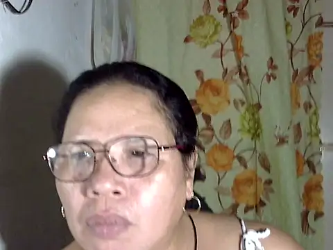 Snapshot of HottyCurlyPeanut chatting on May 3, 2026, 7:24 am HottyCurlyPeanut online show from May 3, 2026, 7:24 am