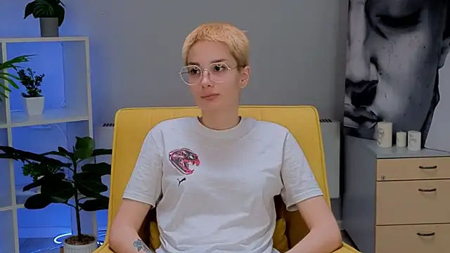 TheresaStrysko online show from April 16, 2026, 10:05 am