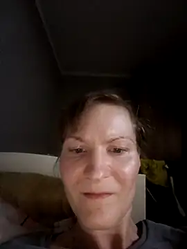 Snapshot of AnnieNet chatting on April 28, 2026, 8:24 pm AnnieNet online show from April 28, 2026, 8:24 pm