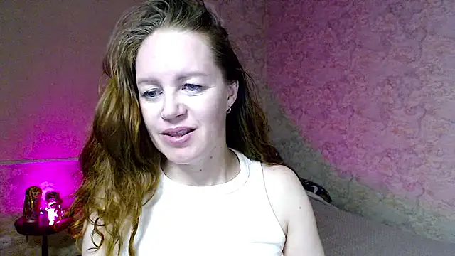 Snapshot of Fern_Lust chatting on July 8, 2026, 9:37 pm Fern Lust online show from July 8, 2026, 9:37 pm
