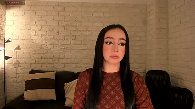 Snapshot of PaulineSanz chatting on June 13, 2026, 7:12 pm PaulineSanz online show from June 13, 2026, 7:12 pm