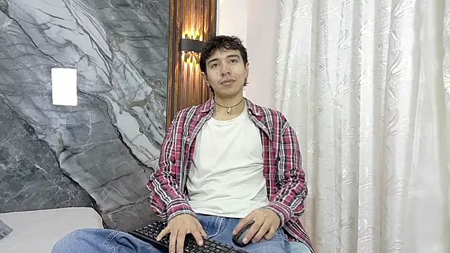 NoahWalker   online show from July 21, 2026, 11:00 am