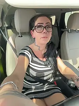 Its Lush Lily online show from April 23, 2026, 2:40 pm