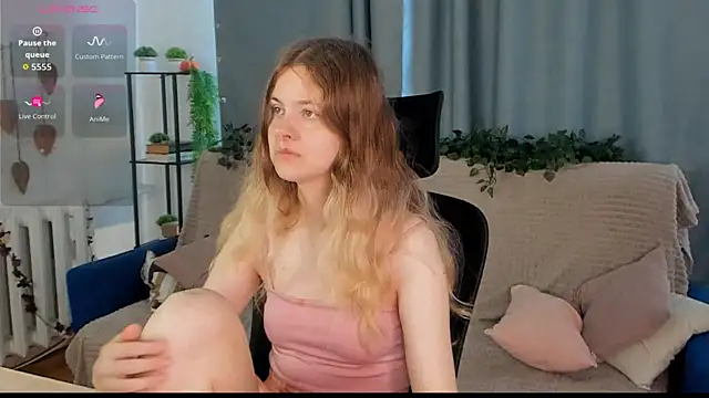 Snapshot of Glitch_Doll chatting on July 3, 2026, 6:31 am Glitch Doll online show from July 3, 2026, 6:31 am