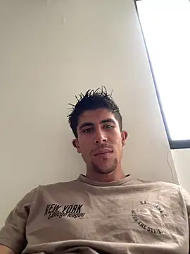 Luis-avatar online show from April 24, 2026, 6:43 pm