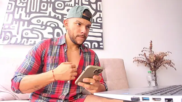 Snapshot of Simon_Brown chatting on August 8, 2026, 1:29 pm Simon Brown online show from August 8, 2026, 1:29 pm