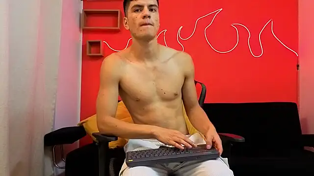 LeoTease online show from May 15, 2026, 3:15 am