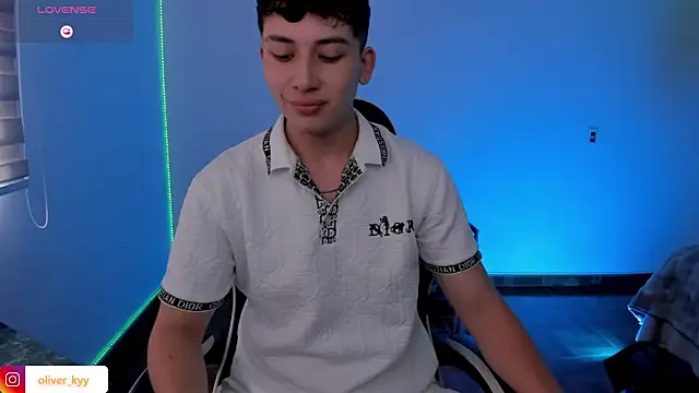 Snapshot of OLIVER_K chatting on May 29, 2026, 9:32 pm OLIVER K online show from May 29, 2026, 9:32 pm