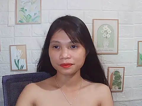 -Lucie-e online show from June 8, 2026, 2:01 am
