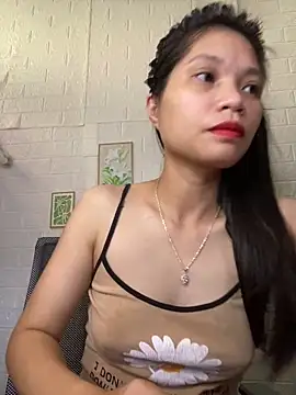 -Lucie-e online show from May 18, 2026, 3:06 am