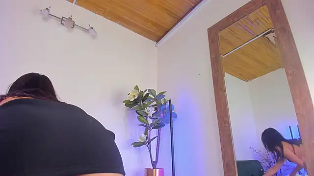 Snapshot of megan_shyne chatting on June 17, 2026, 6:35 am megan shyne online show from June 17, 2026, 6:35 am