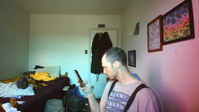 Snapshot of JohnnyMoves chatting on June 25, 2026, 6:02 pm JohnnyMoves online show from June 25, 2026, 6:02 pm