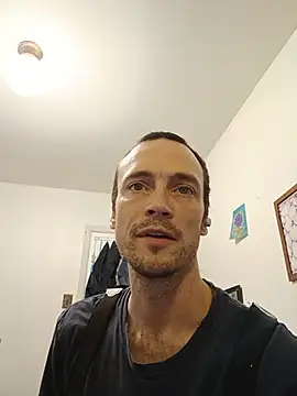 Snapshot of JohnnyMoves chatting on July 18, 2026, 1:36 am JohnnyMoves online show from July 18, 2026, 1:36 am