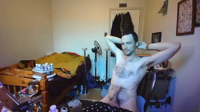Snapshot of JohnnyMoves chatting on July 21, 2026, 10:33 pm JohnnyMoves online show from July 21, 2026, 10:33 pm
