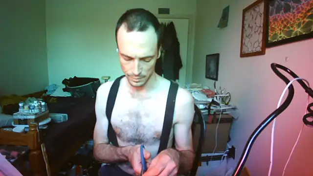 Snapshot of JohnnyMoves chatting on July 16, 2026, 10:18 pm JohnnyMoves online show from July 16, 2026, 10:18 pm