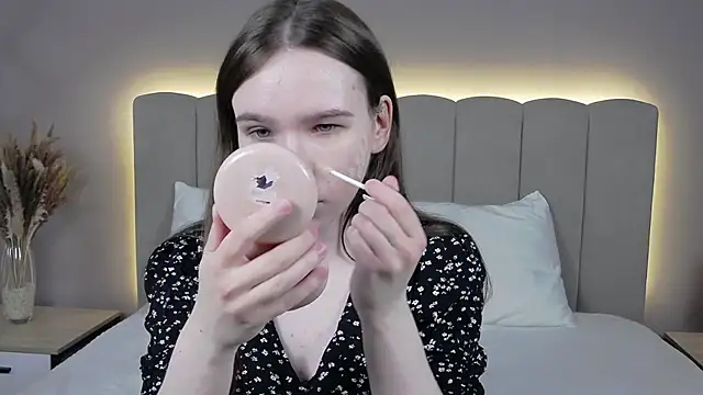 MarliinNova online show from April 21, 2026, 4:30 am