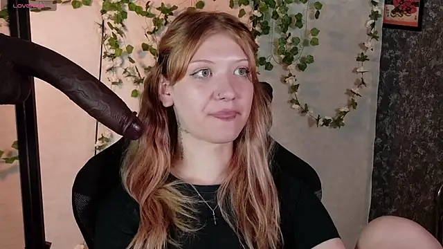 Snapshot of Lina_Wi chatting on July 21, 2026, 8:32 pm Lina Wi online show from July 21, 2026, 8:32 pm
