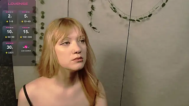 Lina Wi online show from April 30, 2026, 8:16 pm