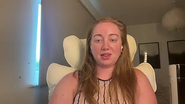 Snapshot of arielsweetieee chatting on May 22, 2026, 5:11 pm arielsweetieee online show from May 22, 2026, 5:11 pm