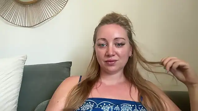 Snapshot of arielsweetieee chatting on June 27, 2026, 12:00 pm arielsweetieee online show from June 27, 2026, 12:00 pm