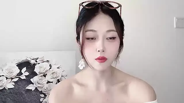 KiKi-011 online show from May 19, 2026, 7:04 am