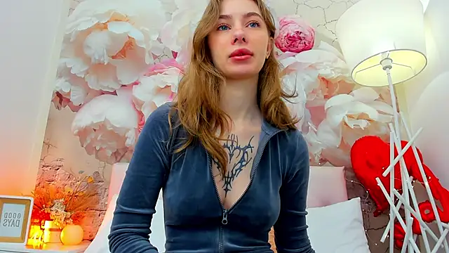 EricaLow online show from May 4, 2026, 5:00 am