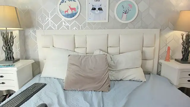 kitty iris  online show from May 11, 2026, 11:33 am