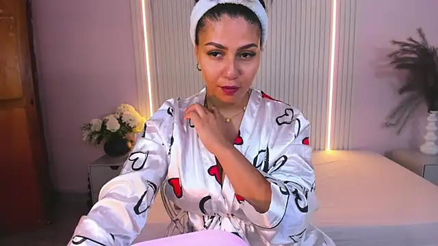 Snapshot of LucyWild8 chatting on May 12, 2026, 7:31 pm LucyWild8 online show from May 12, 2026, 7:31 pm