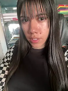 Snapshot of drea-an chatting on May 8, 2026, 9:40 pm drea-an online show from May 8, 2026, 9:40 pm