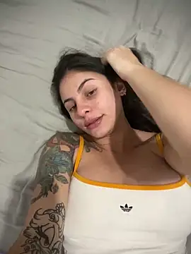 Livia-cortez online show from April 28, 2026, 10:03 pm