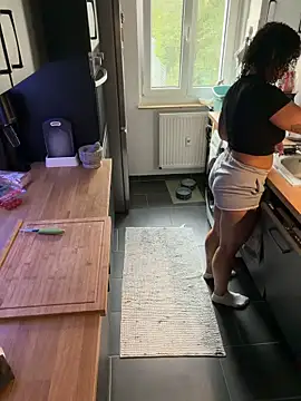 Snapshot of SweetPetiteNoir chatting on June 10, 2026, 6:03 am SweetPetiteNoir online show from June 10, 2026, 6:03 am