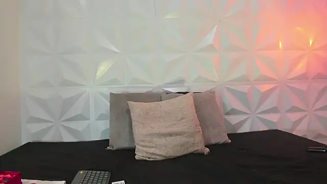 lucy rouse1 online show from May 22, 2026, 5:05 am